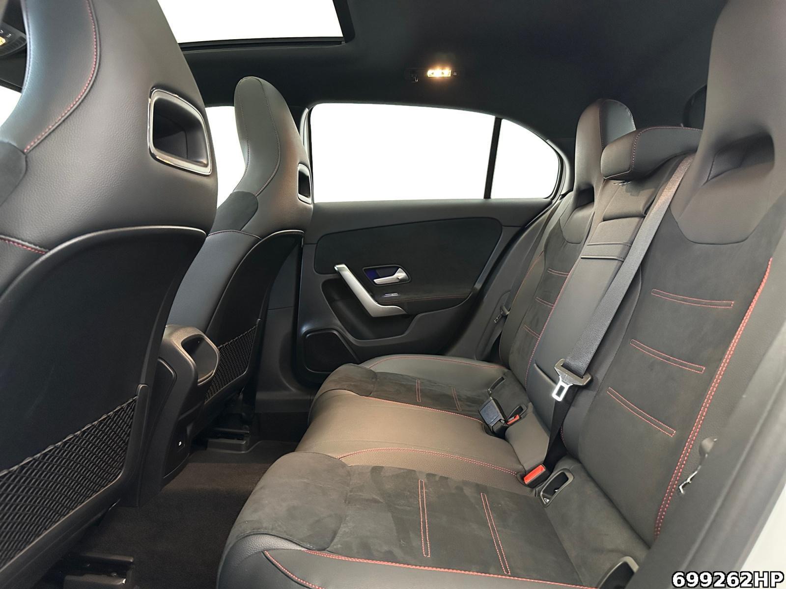 Fahrzeugabbildung Mercedes-Benz A 200 AMG Line Panorama LED Keyless 18