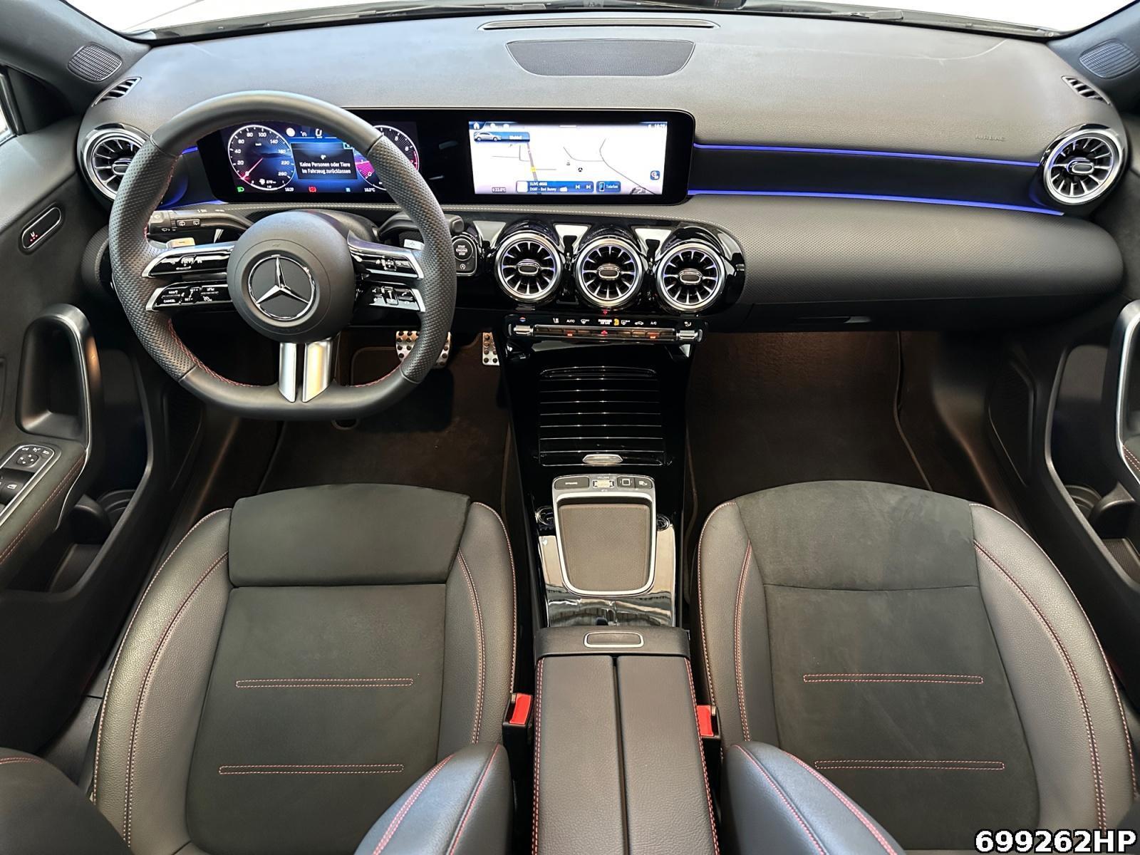 Fahrzeugabbildung Mercedes-Benz A 200 AMG Line Panorama LED Keyless 18