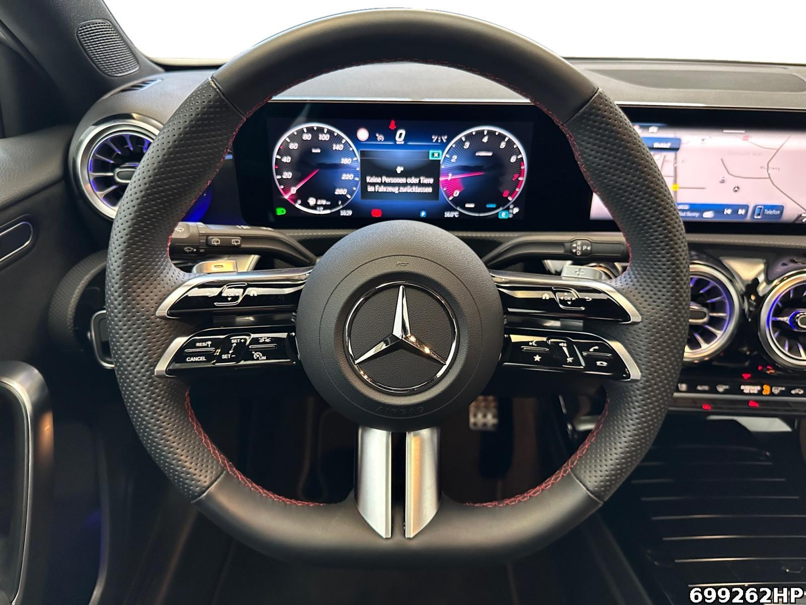 Fahrzeugabbildung Mercedes-Benz A 200 AMG Line Panorama LED Keyless 18