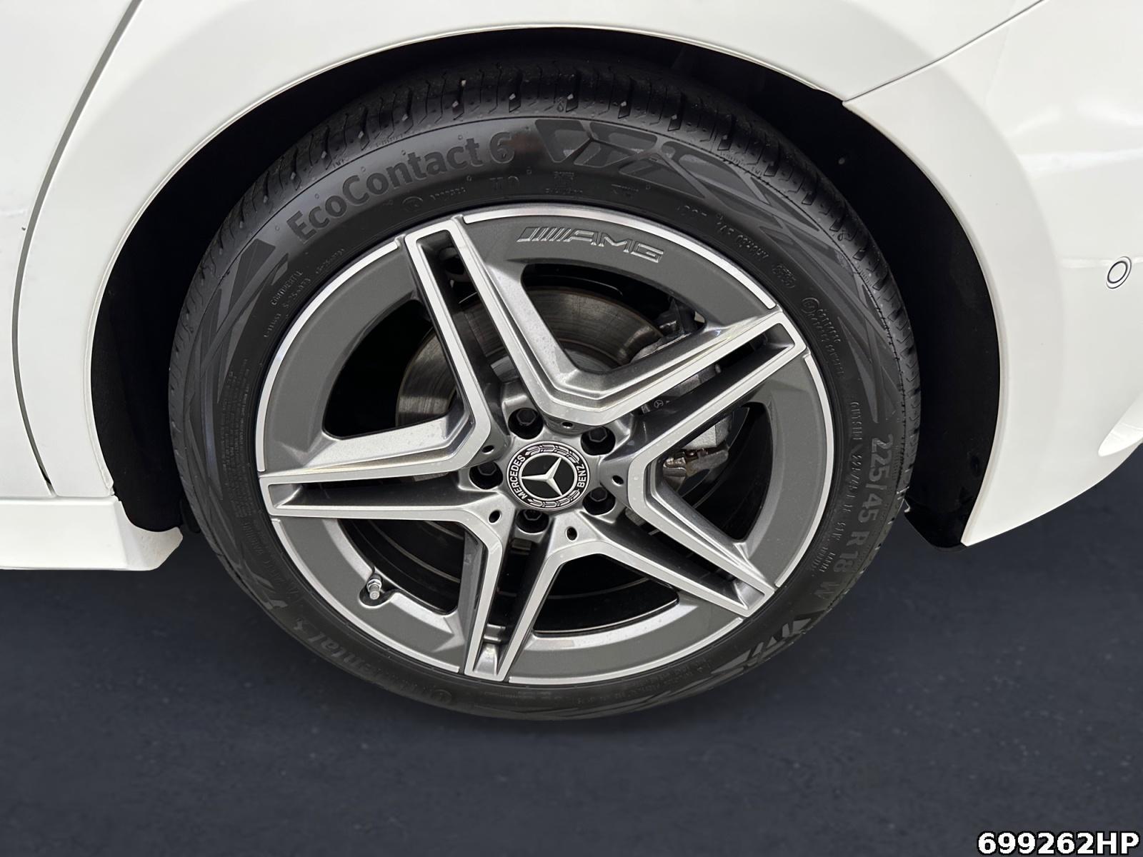 Fahrzeugabbildung Mercedes-Benz A 200 AMG Line Panorama LED Keyless 18