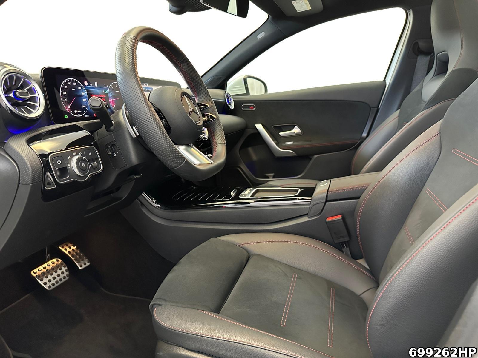 Fahrzeugabbildung Mercedes-Benz A 200 AMG Line Panorama LED Keyless 18