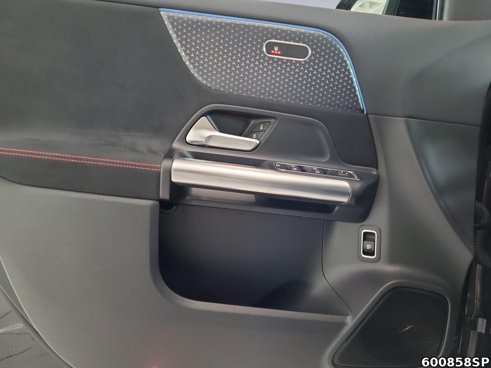 Fahrzeugabbildung Mercedes-Benz EQA 4M AMG Advanced-Sound Kamera Carplay LED