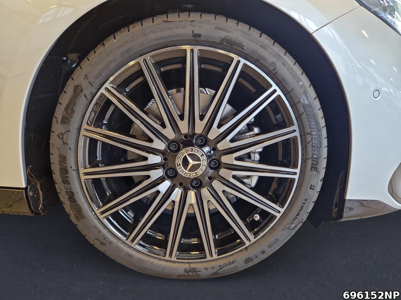 Fahrzeugabbildung Mercedes-Benz CLA 200 +AMG+SUPERSCREEN+HEADUP+MULTI+BURMESTER