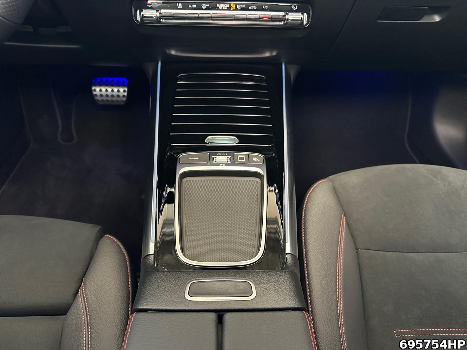 Fahrzeugabbildung Mercedes-Benz GLA 220 4M AMG Night Pano MULTIBEAM DISTRONIC.