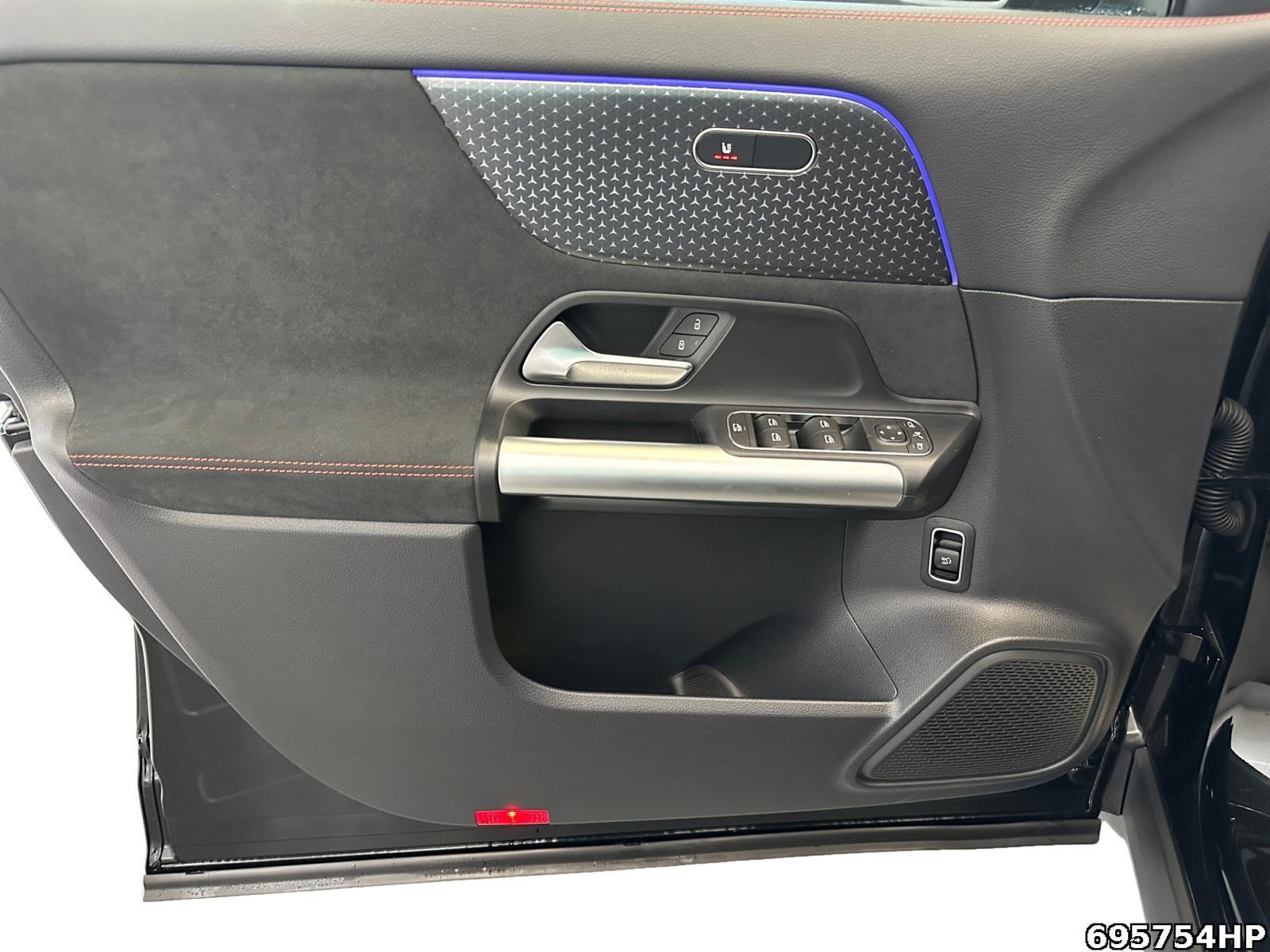 Fahrzeugabbildung Mercedes-Benz GLA 220 4M AMG Night Pano MULTIBEAM DISTRONIC.