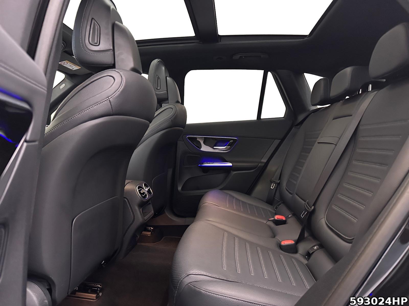 Fahrzeugabbildung Mercedes-Benz GLC 220 d 4M AMG Pano CarPlay AHK Memory Ambient
