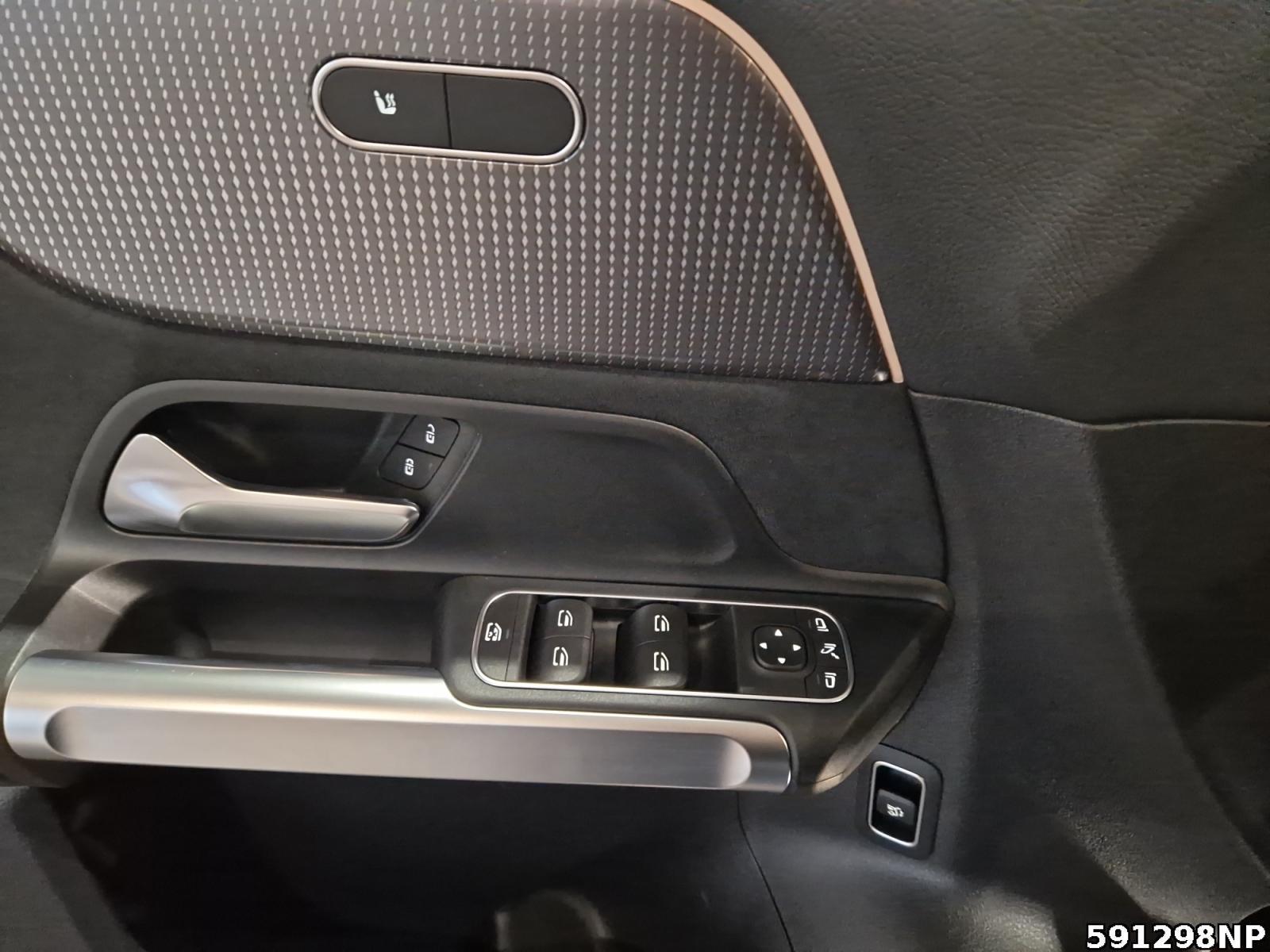 Fahrzeugabbildung Mercedes-Benz EQB AMG CARPLAY Night Kamera Ambiente LED