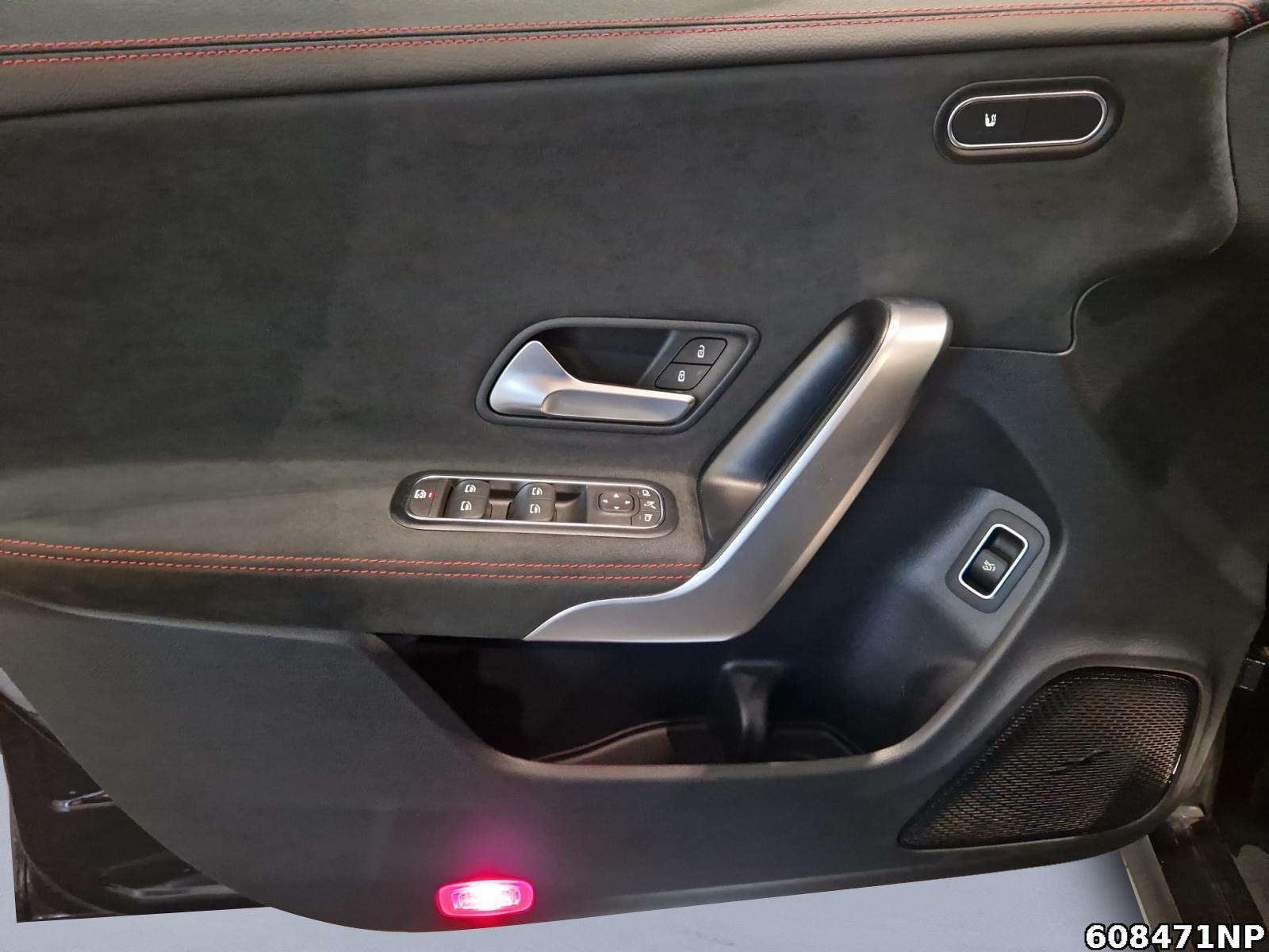 Fahrzeugabbildung Mercedes-Benz CLA 200 AMG Line MULTIBEAM Panorama Ambiente360°