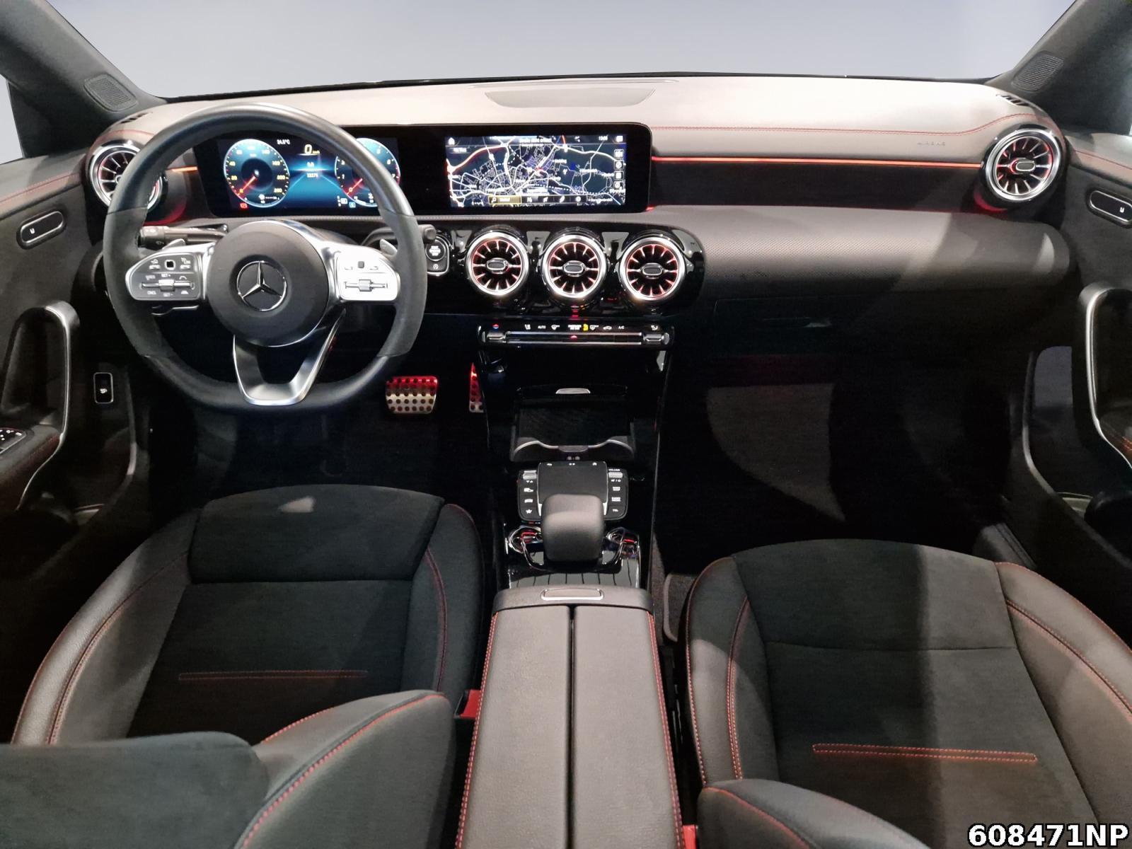 Fahrzeugabbildung Mercedes-Benz CLA 200 AMG Line MULTIBEAM Panorama Ambiente360°