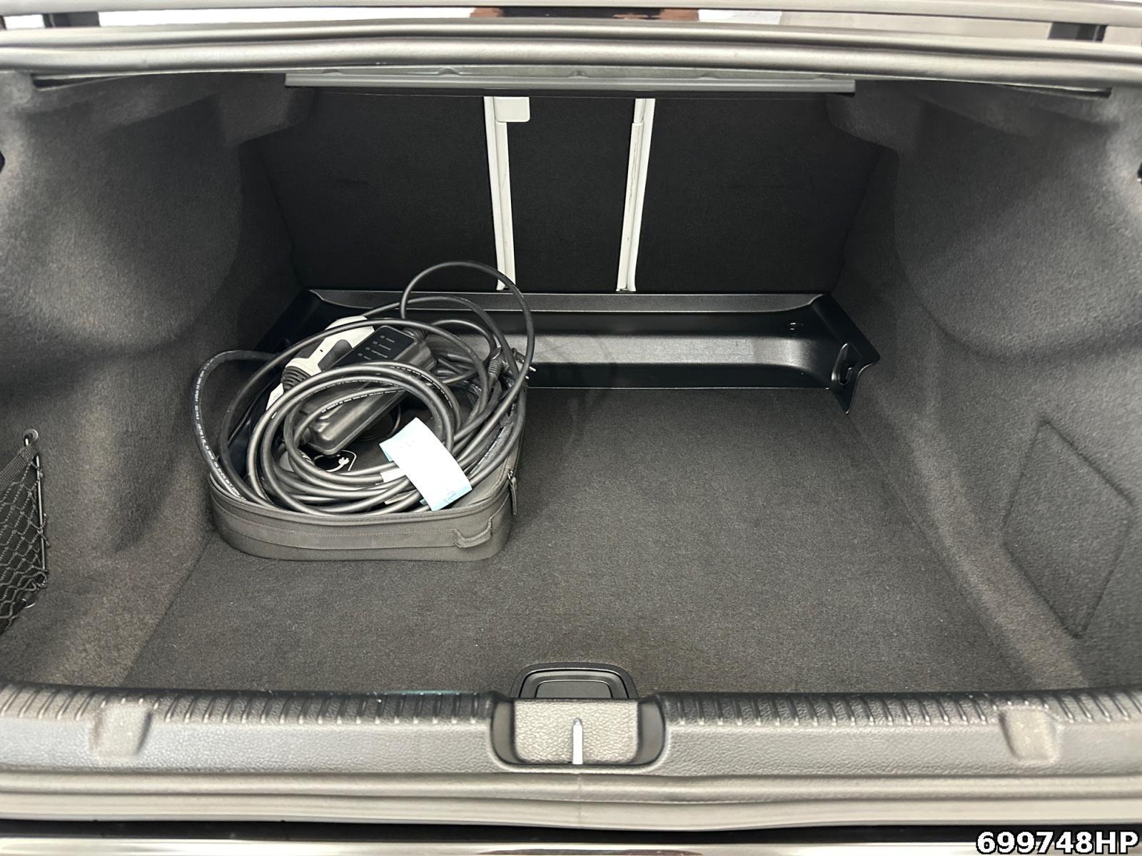 Fahrzeugabbildung Mercedes-Benz EQE AMG AIRMATIC Burmester Memory 360°-Kam.