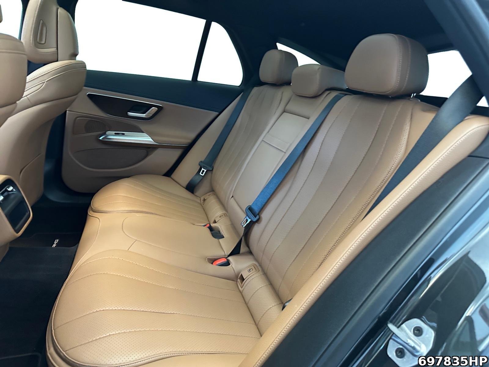 Fahrzeugabbildung Mercedes-Benz E 300 e T AMG AHK Pano 360° Keyless Distronic