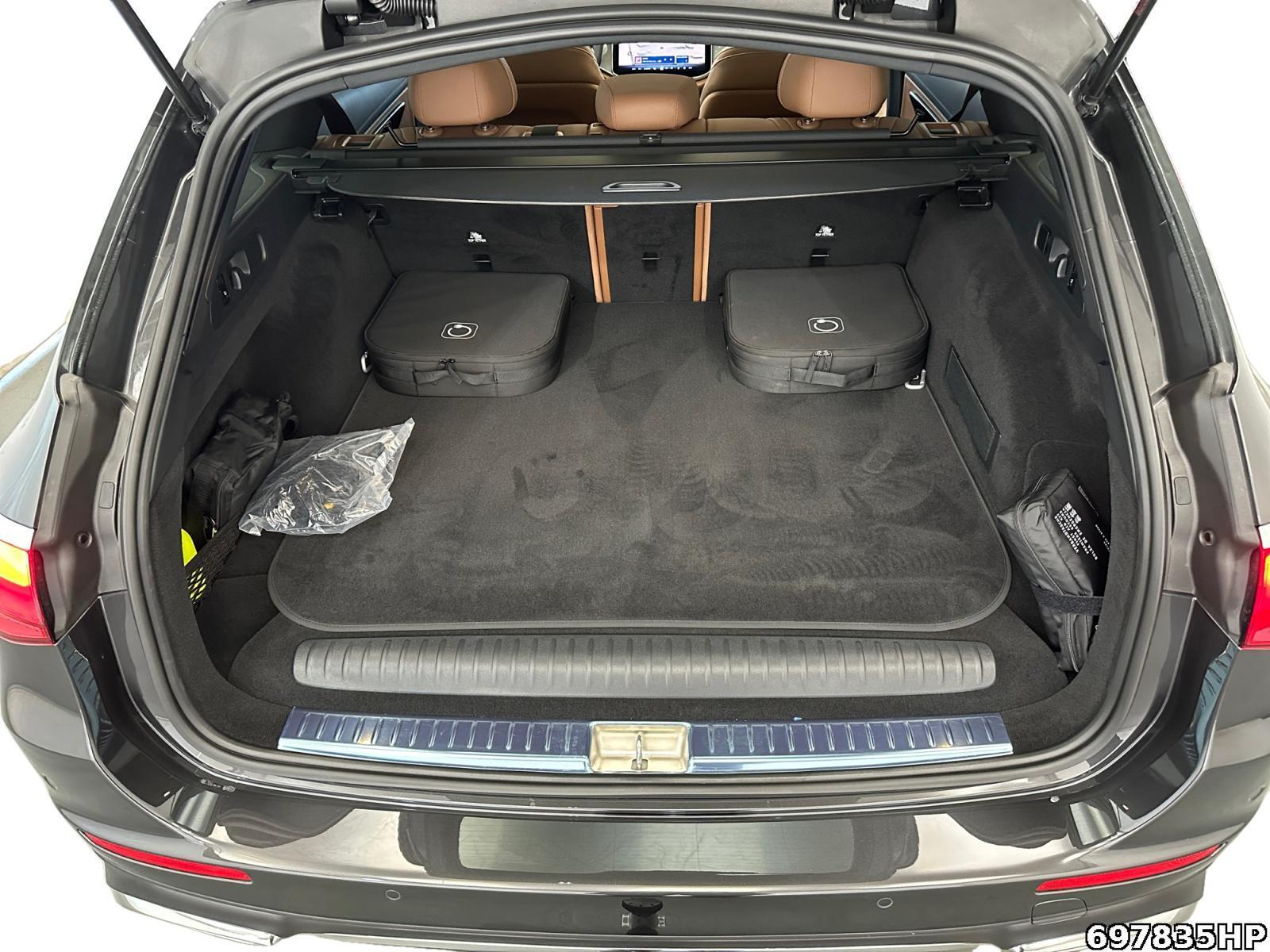 Fahrzeugabbildung Mercedes-Benz E 300 e T AMG AHK Pano 360° Keyless Distronic