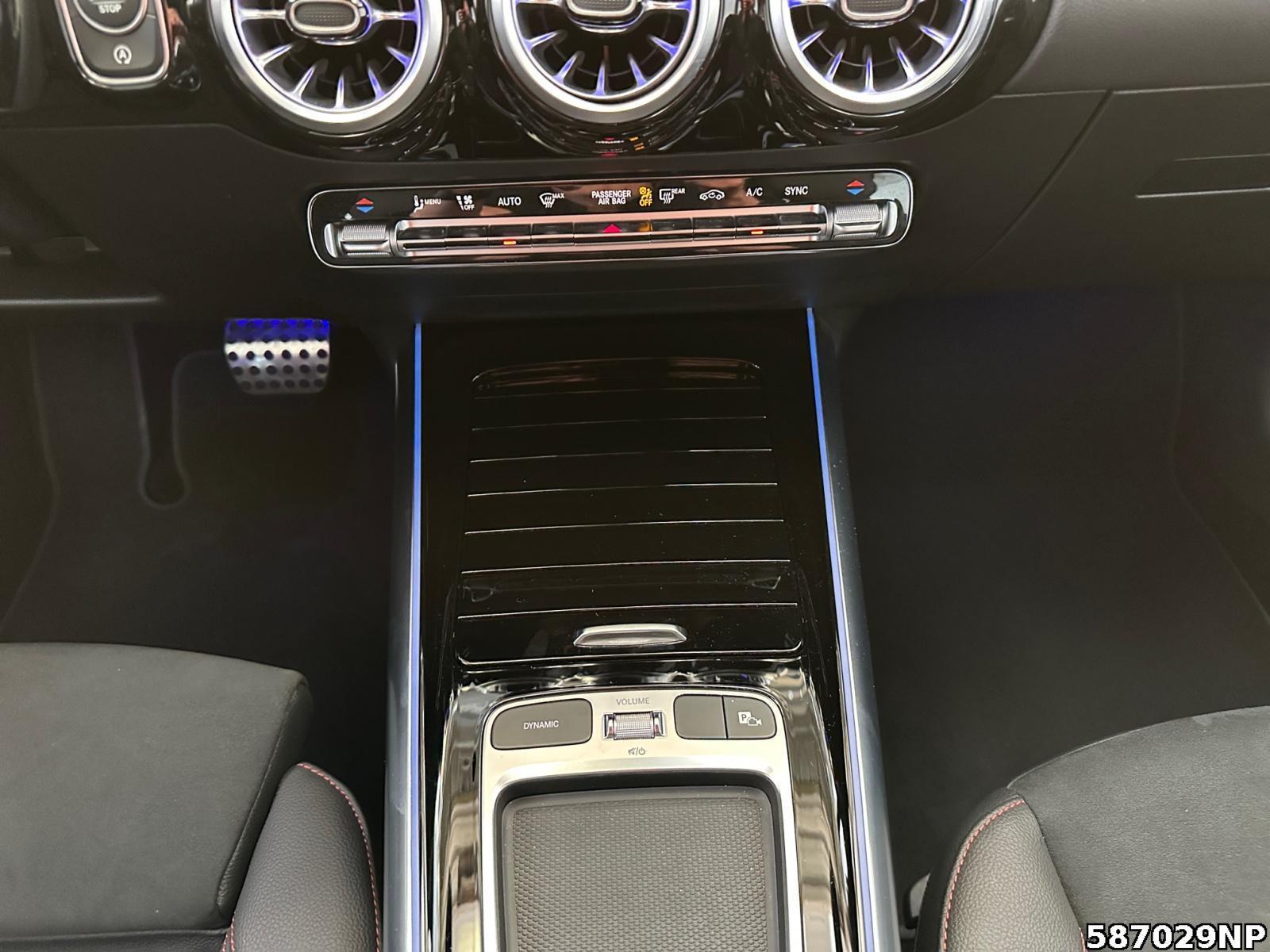 Fahrzeugabbildung Mercedes-Benz B 180 AMG Line Ambientebeleuchtung Apple CarPlay
