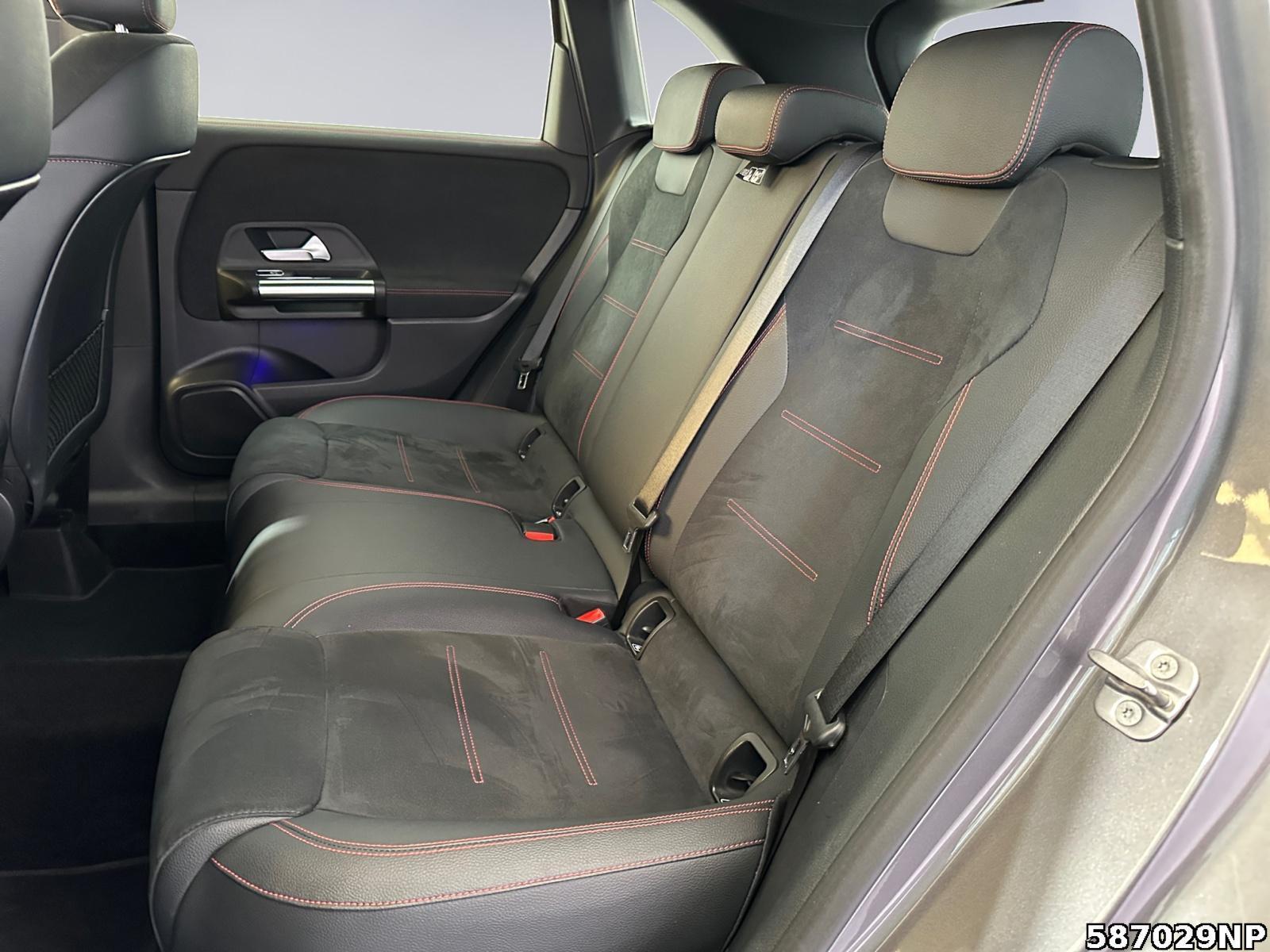 Fahrzeugabbildung Mercedes-Benz B 180 AMG Line Ambientebeleuchtung Apple CarPlay