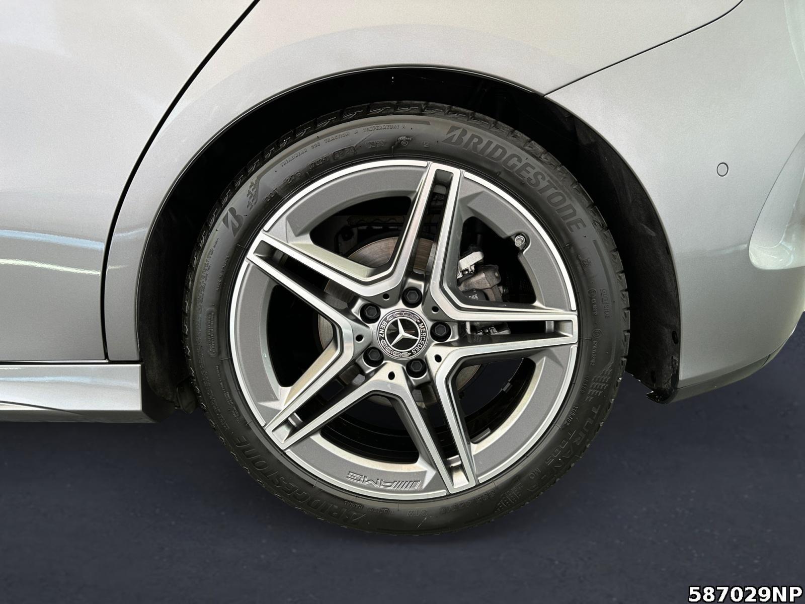 Fahrzeugabbildung Mercedes-Benz B 180 AMG Line Ambientebeleuchtung Apple CarPlay