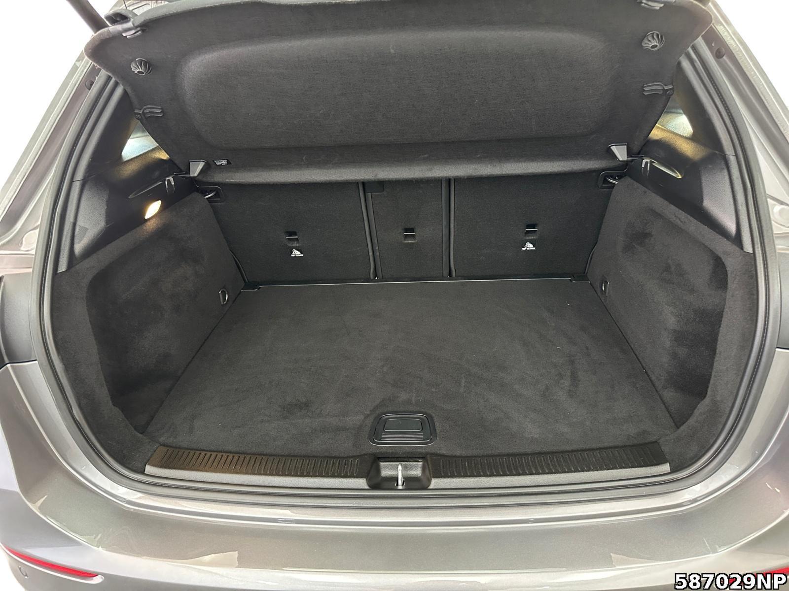 Fahrzeugabbildung Mercedes-Benz B 180 AMG Line Ambientebeleuchtung Apple CarPlay