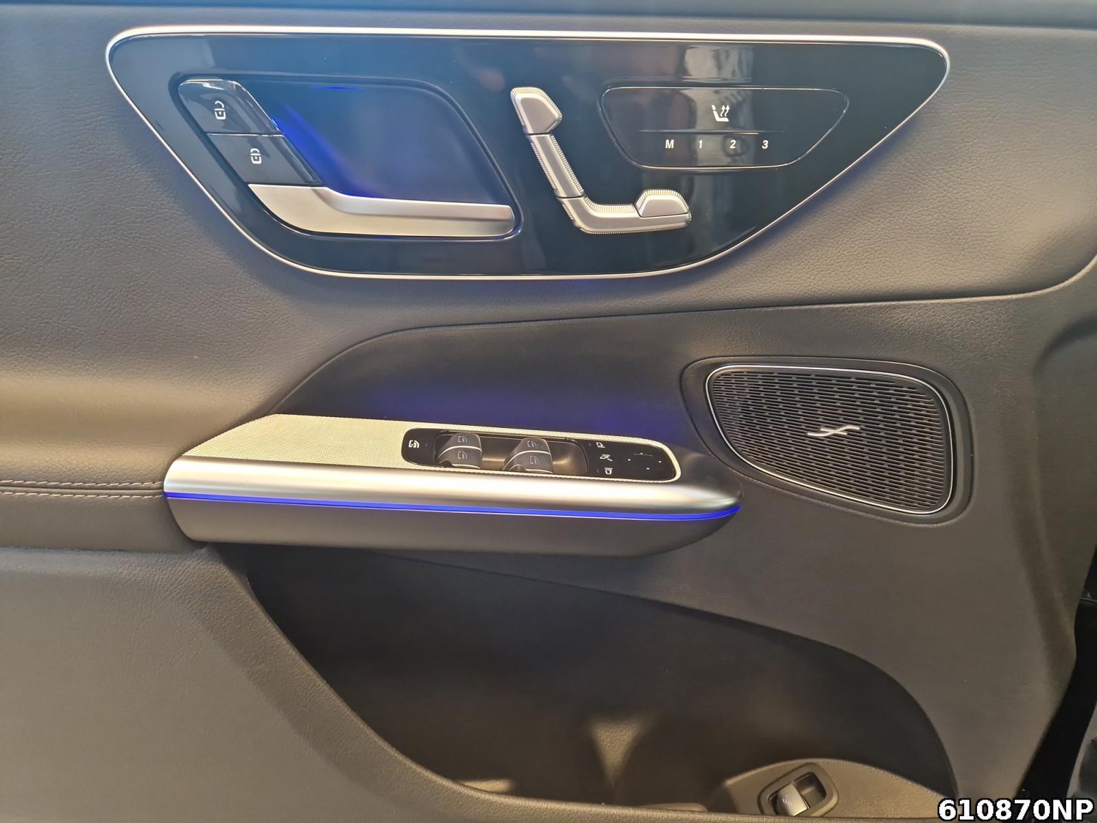Fahrzeugabbildung Mercedes-Benz GLC 300 de 4M AMG AHK Pano Digital 360° Memory