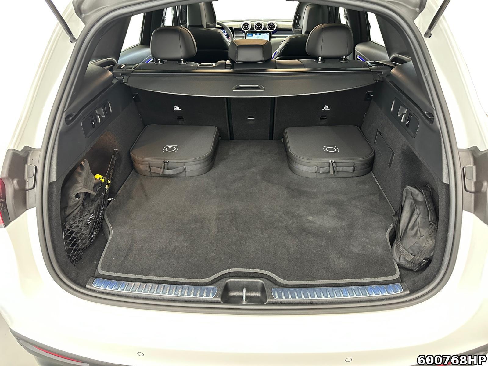 Fahrzeugabbildung Mercedes-Benz GLC 300 e 4M AMG Night PANO AHK Ambiente MEMORY