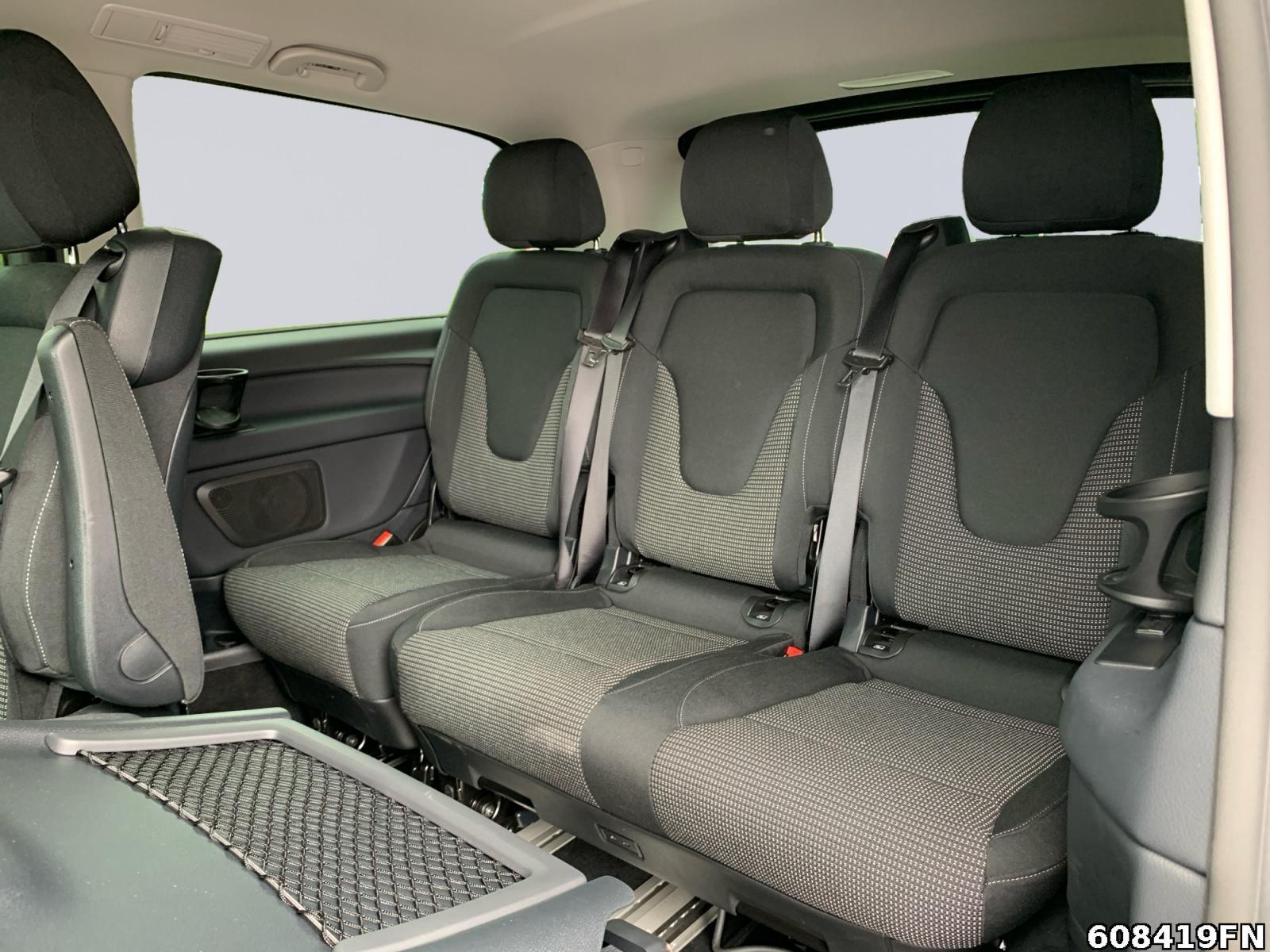 Fahrzeugabbildung Mercedes-Benz V 220 STYLE L 7 SITZE*TISCH*AHK*DISTRONIC*CARPLA