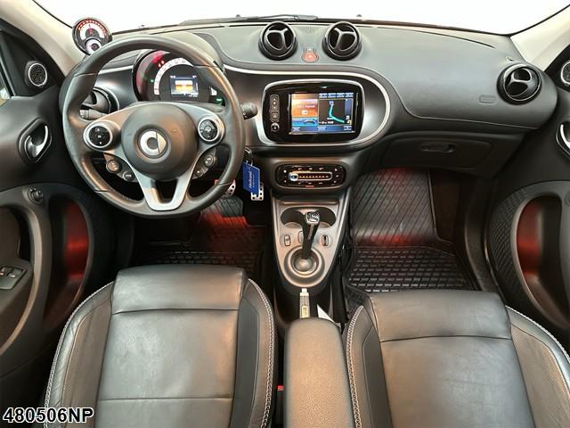 Fahrzeugabbildung Smart ForFour EQ Brabus Pano Kamera JBL 22 KW-Lader