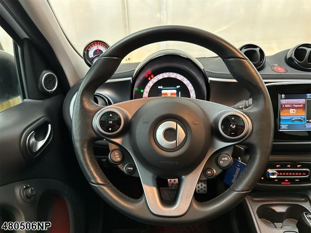 Fahrzeugabbildung Smart ForFour EQ Brabus Pano Kamera JBL 22 KW-Lader