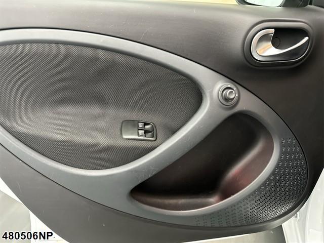 Fahrzeugabbildung Smart ForFour EQ Brabus Pano Kamera JBL 22 KW-Lader