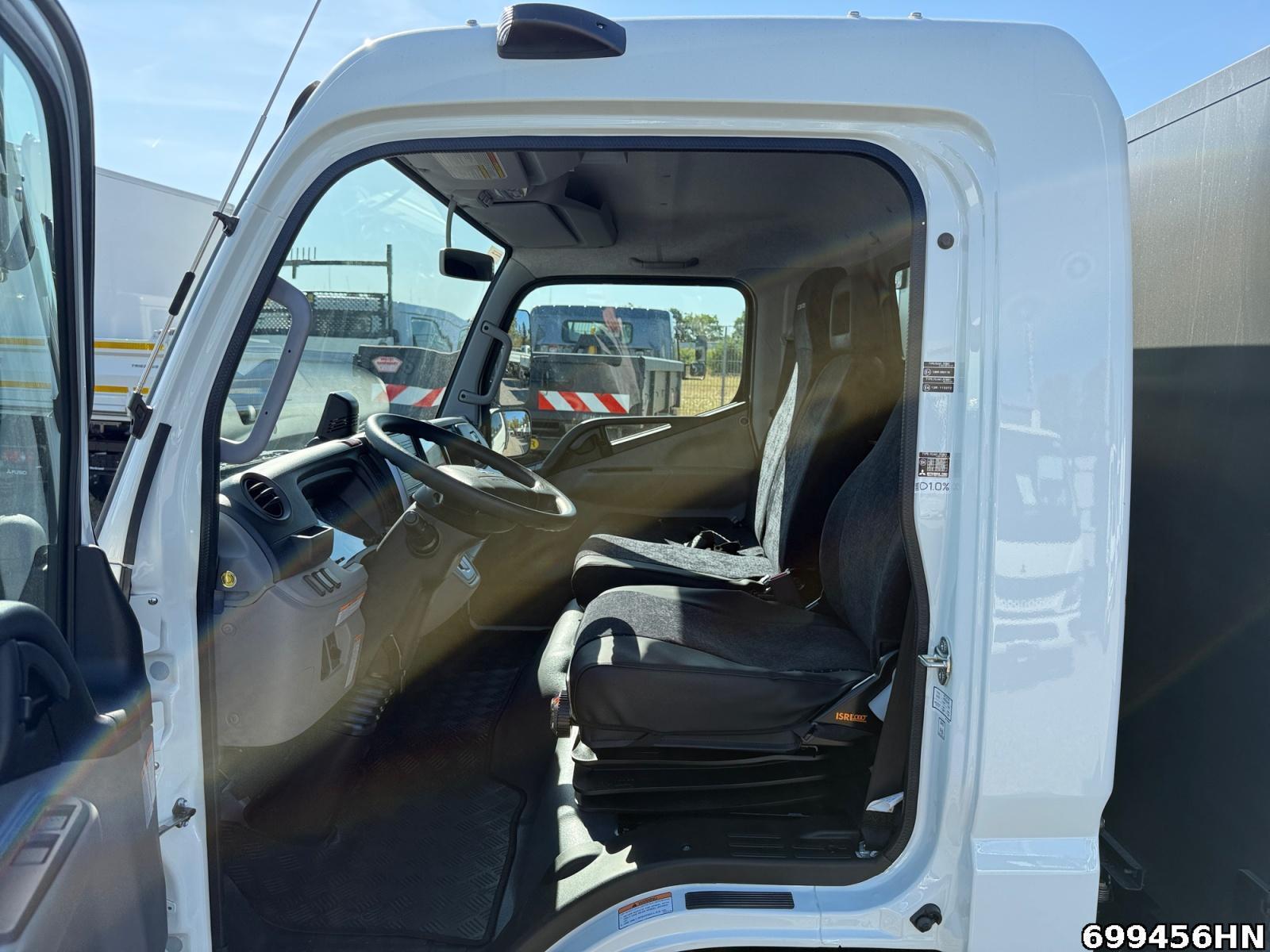 Fahrzeugabbildung FUSO Canter 3C15 AMT Heckkipper Werkzeugbox Vfhrzg.