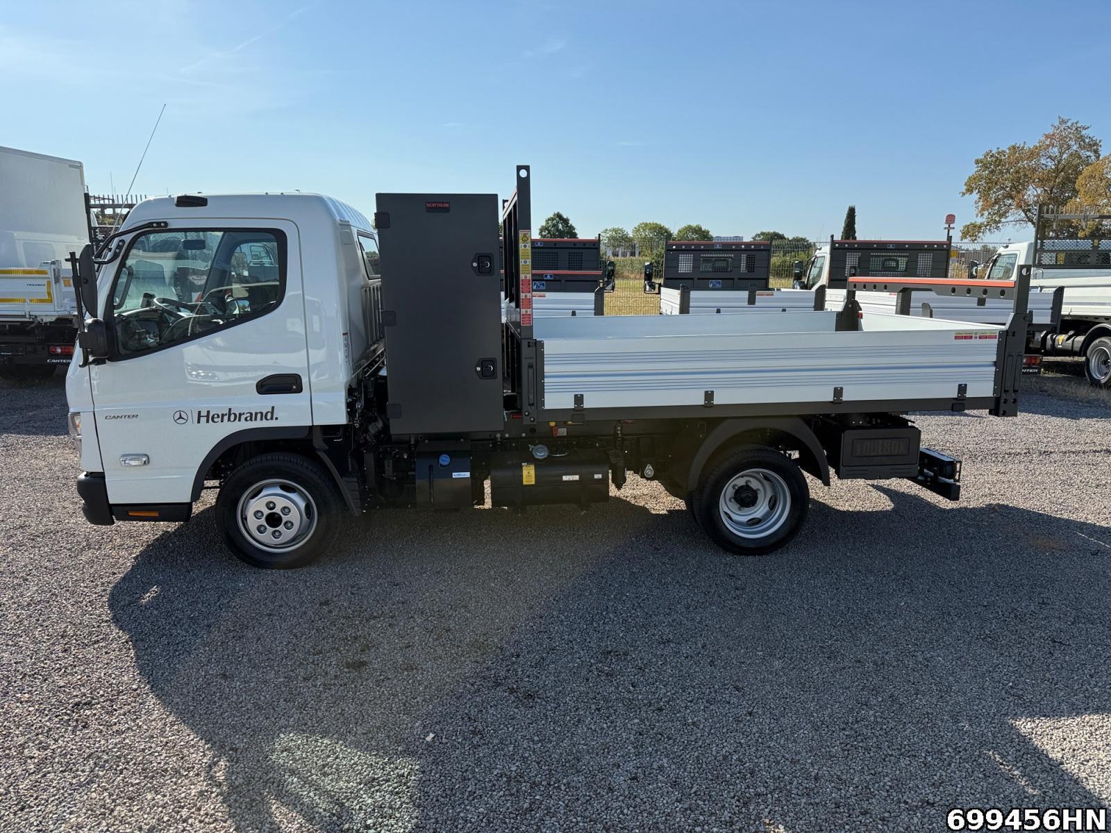 Fahrzeugabbildung FUSO Canter 3C15 AMT Heckkipper Werkzeugbox Vfhrzg.