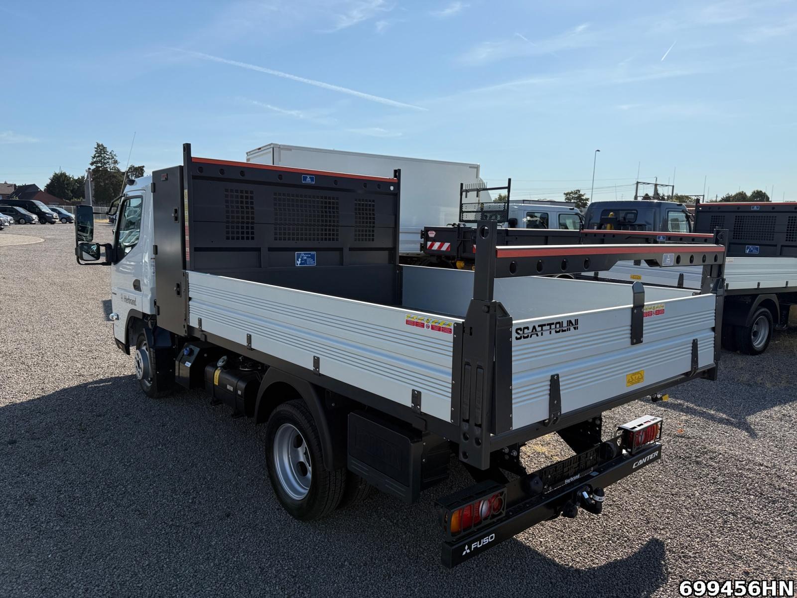 Fahrzeugabbildung FUSO Canter 3C15 AMT Heckkipper Werkzeugbox Vfhrzg.