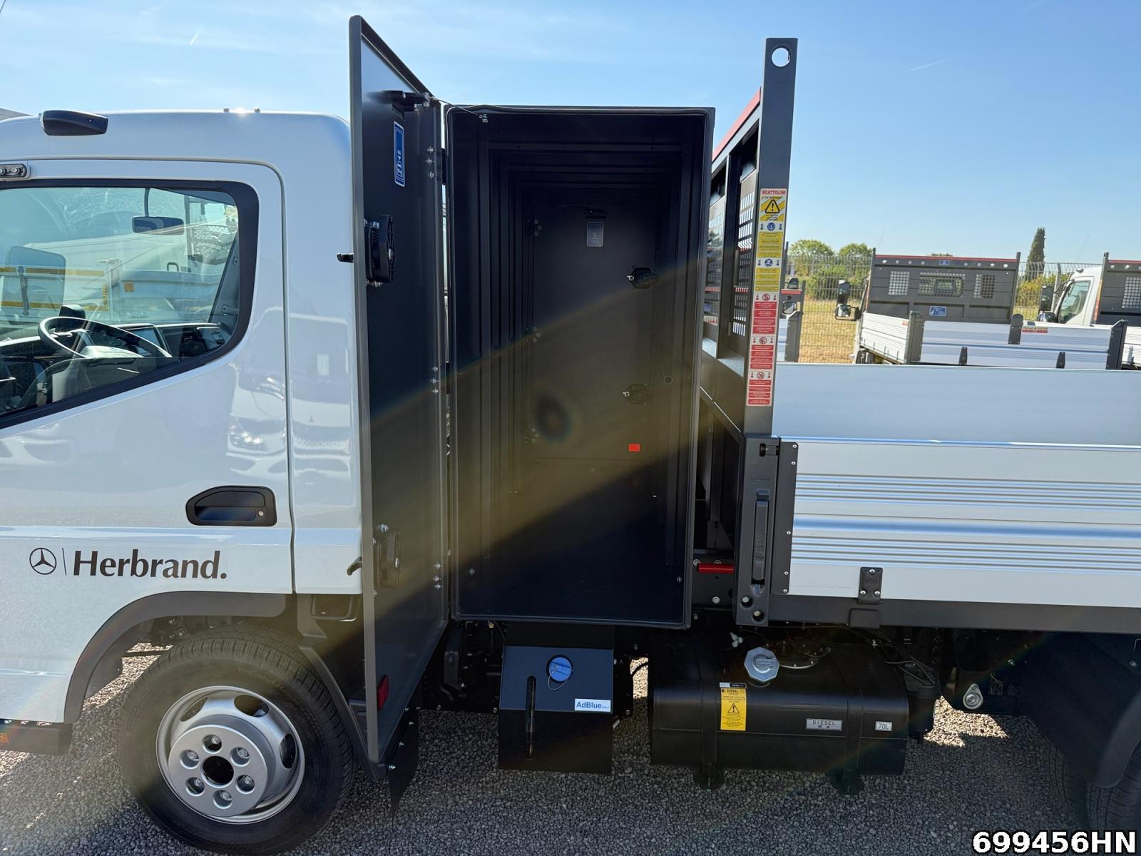 Fahrzeugabbildung FUSO Canter 3C15 AMT Heckkipper Werkzeugbox Vfhrzg.