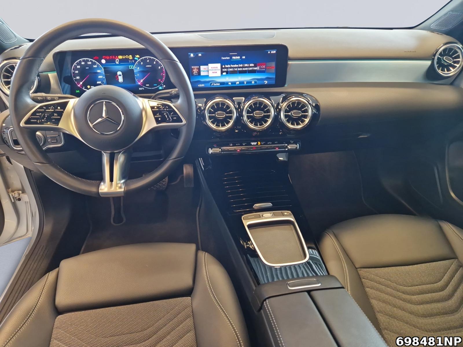 Fahrzeugabbildung Mercedes-Benz A 200 Progressive Panorama Night Totwinkel LED