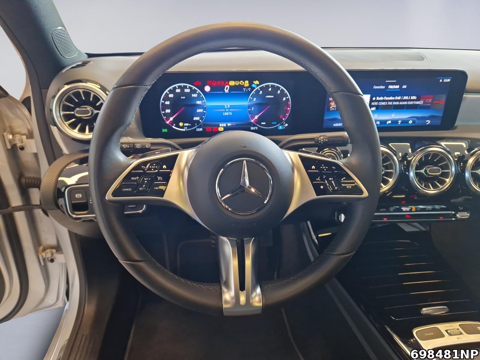 Fahrzeugabbildung Mercedes-Benz A 200 Progressive Panorama Night Totwinkel LED