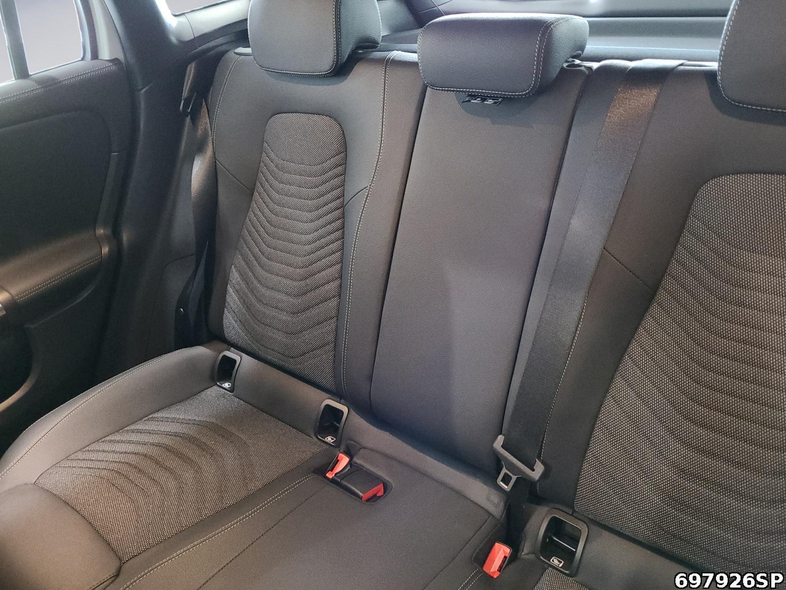 Fahrzeugabbildung Mercedes-Benz GLA 200 Progressive AHK LED KAMERA EASY-PACK DAB