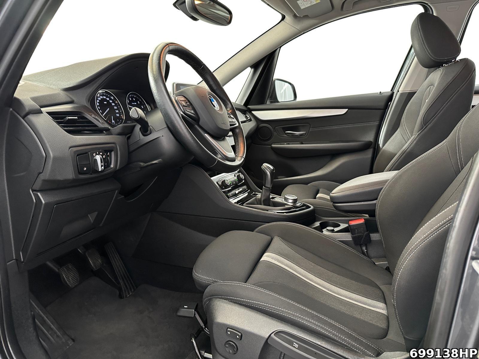 Fahrzeugabbildung BMW 218 Active Tourer i Advantage AHK abnehmbar PDC