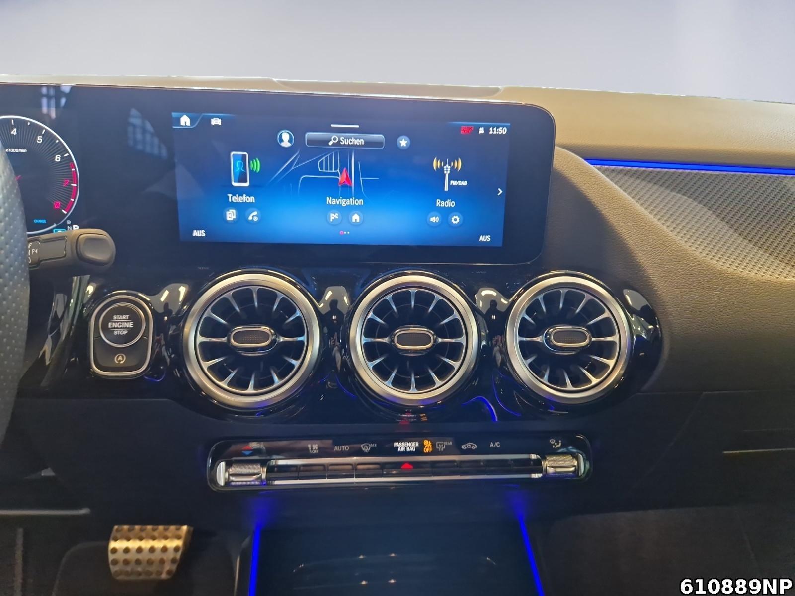 Fahrzeugabbildung Mercedes-Benz GLA 180 AMG AHK LED 360° Totwinkel 19