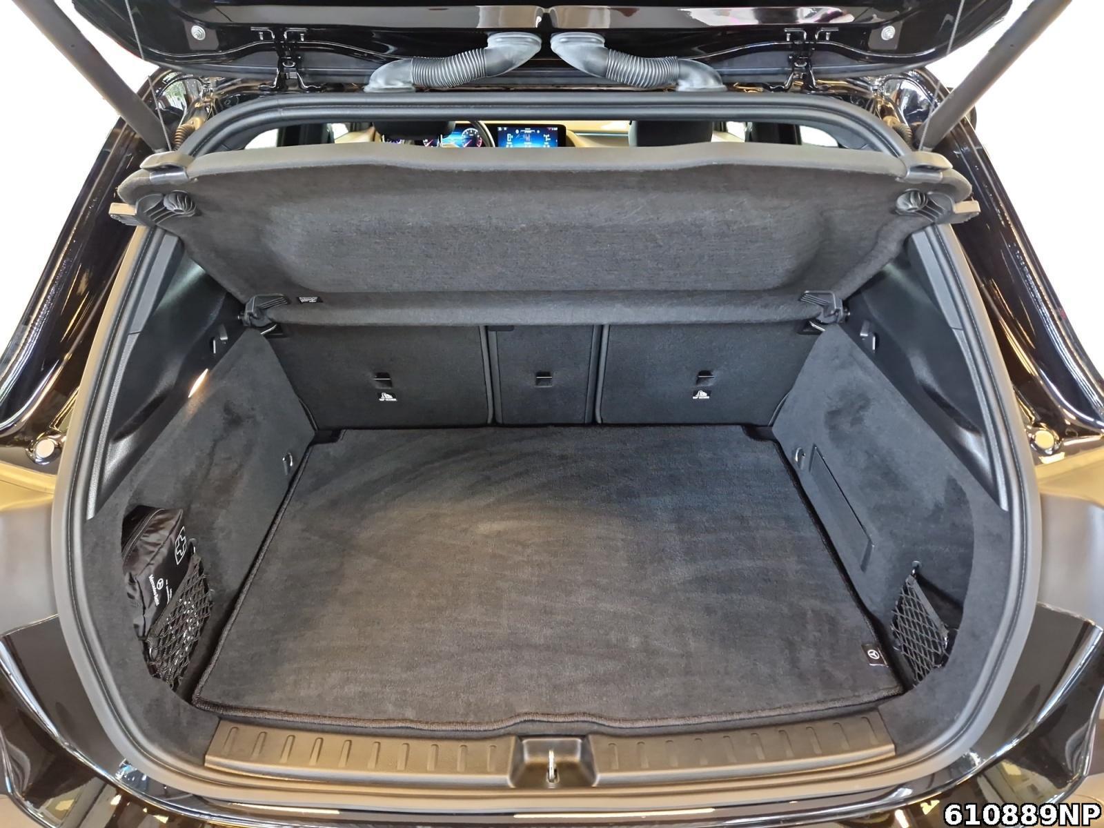 Fahrzeugabbildung Mercedes-Benz GLA 180 AMG AHK LED 360° Totwinkel 19