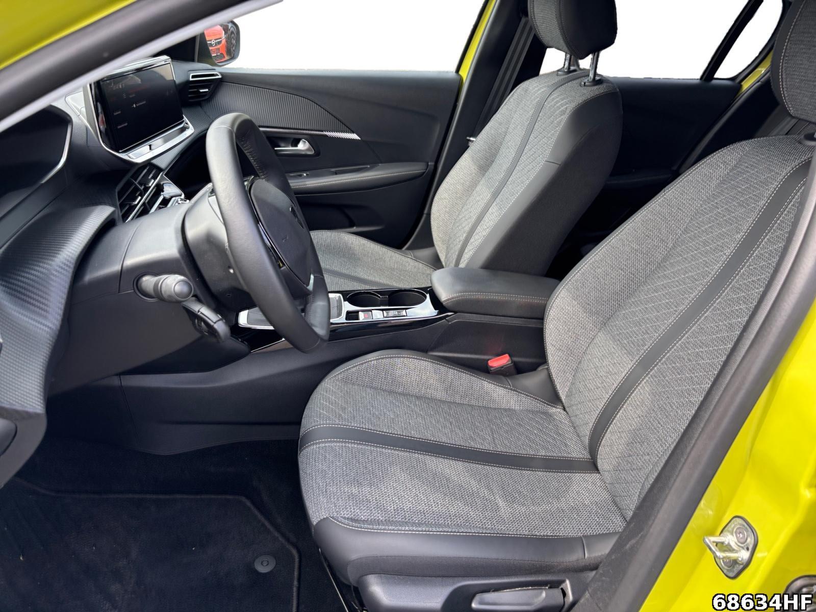 Fahrzeugabbildung Peugeot 208 1.2 PureTech 100 Allure (EURO 6e)
