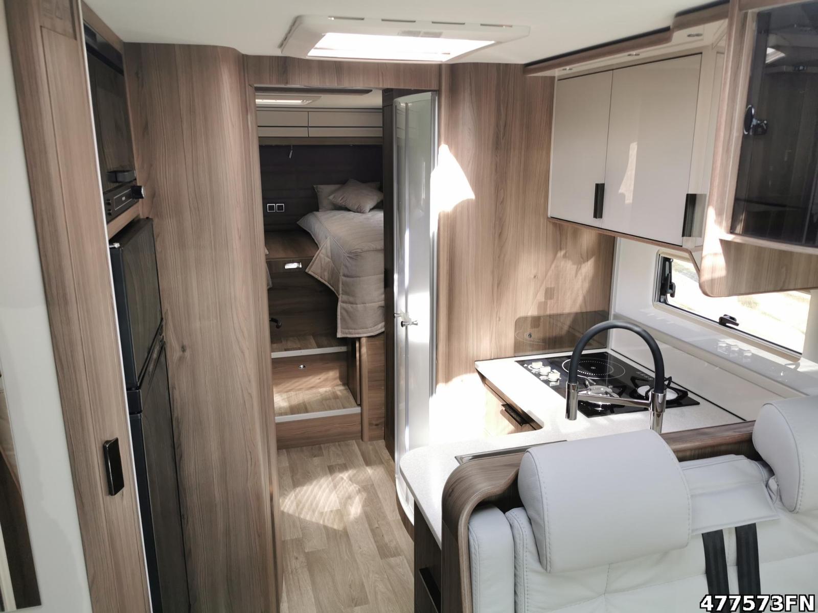 Fahrzeugabbildung Kabe Imperial R i830 / 810 LGB Cinderella AHK RWD