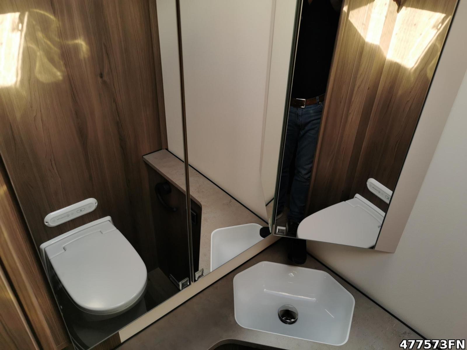 Fahrzeugabbildung Kabe Imperial R i830 / 810 LGB Cinderella AHK RWD