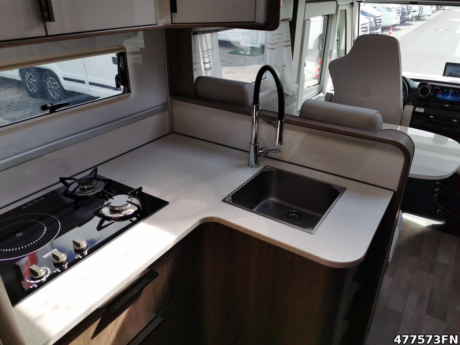 Fahrzeugabbildung Kabe Imperial R i830 / 810 LGB Cinderella AHK RWD