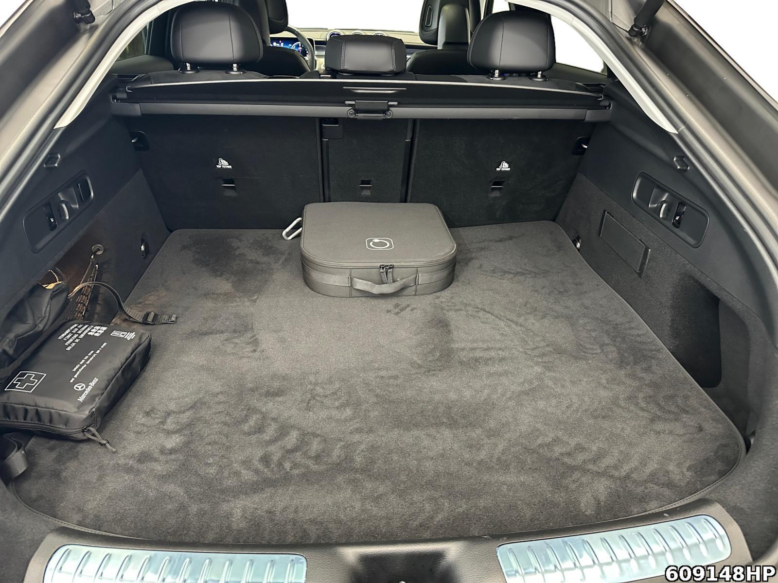 Fahrzeugabbildung Mercedes-Benz GLC 300 de 4M AMG Coupé DISTRONIC AHK 20