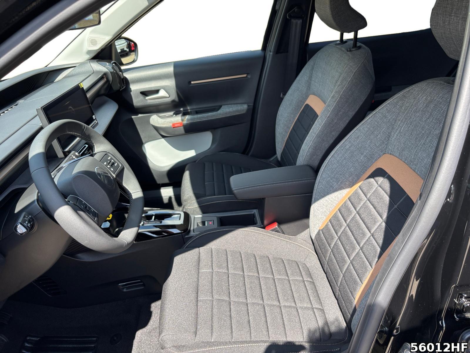 Fahrzeugabbildung Citroën C3 Aircross Plus Hybrid 145 PS AT