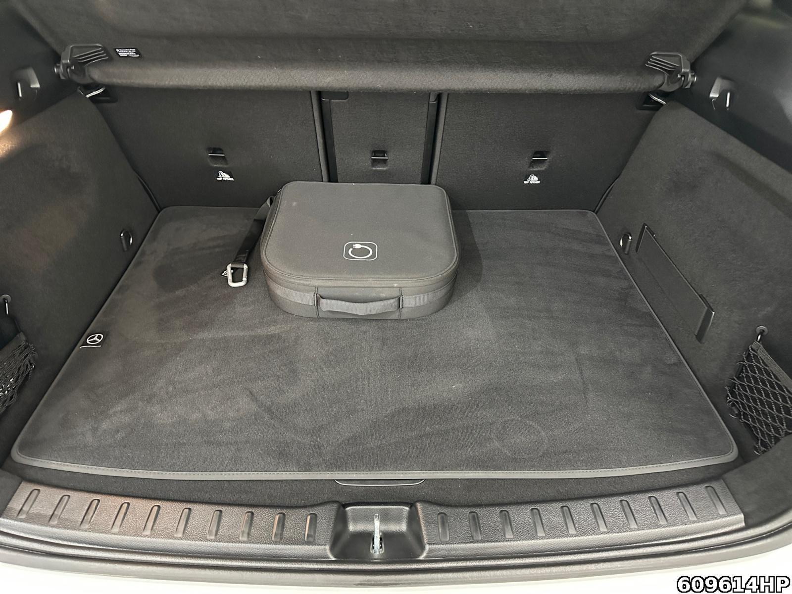 Fahrzeugabbildung Mercedes-Benz EQA AMG Pano Kamera Ambiente Totwinkel DAB