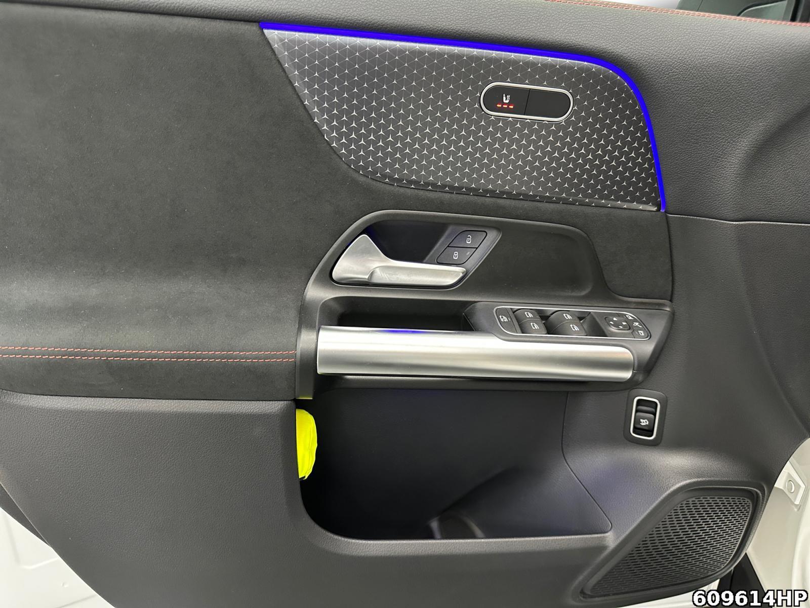 Fahrzeugabbildung Mercedes-Benz EQA AMG Pano Kamera Ambiente Totwinkel DAB