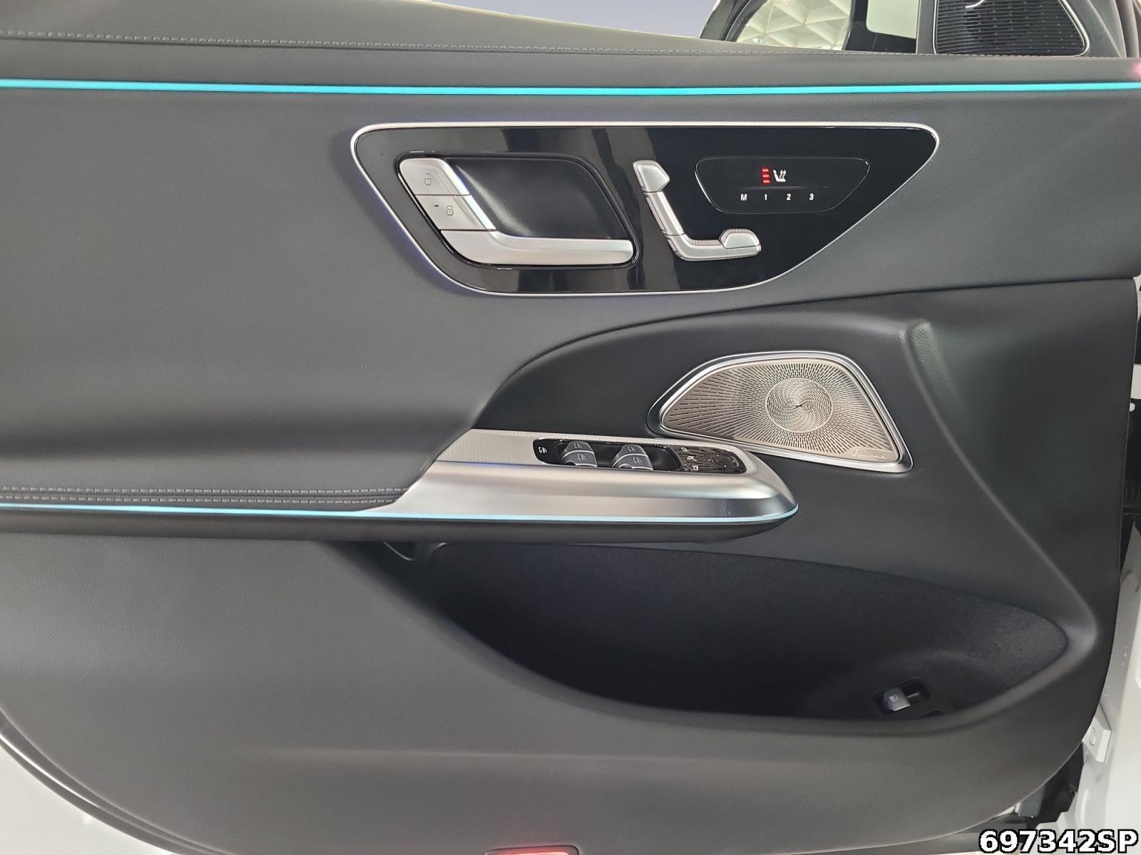 Fahrzeugabbildung Mercedes-Benz E 300 e AMG Pano BURMESTER Memory DIGITAL LIGHT.