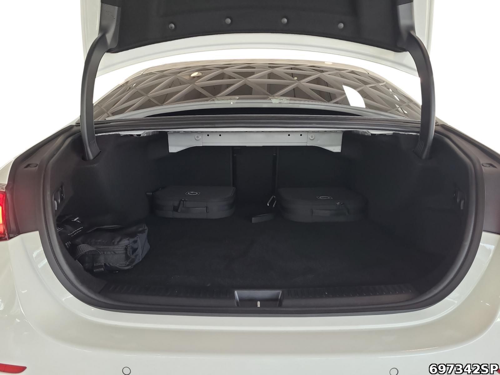 Fahrzeugabbildung Mercedes-Benz E 300 e AMG Pano BURMESTER Memory DIGITAL LIGHT.