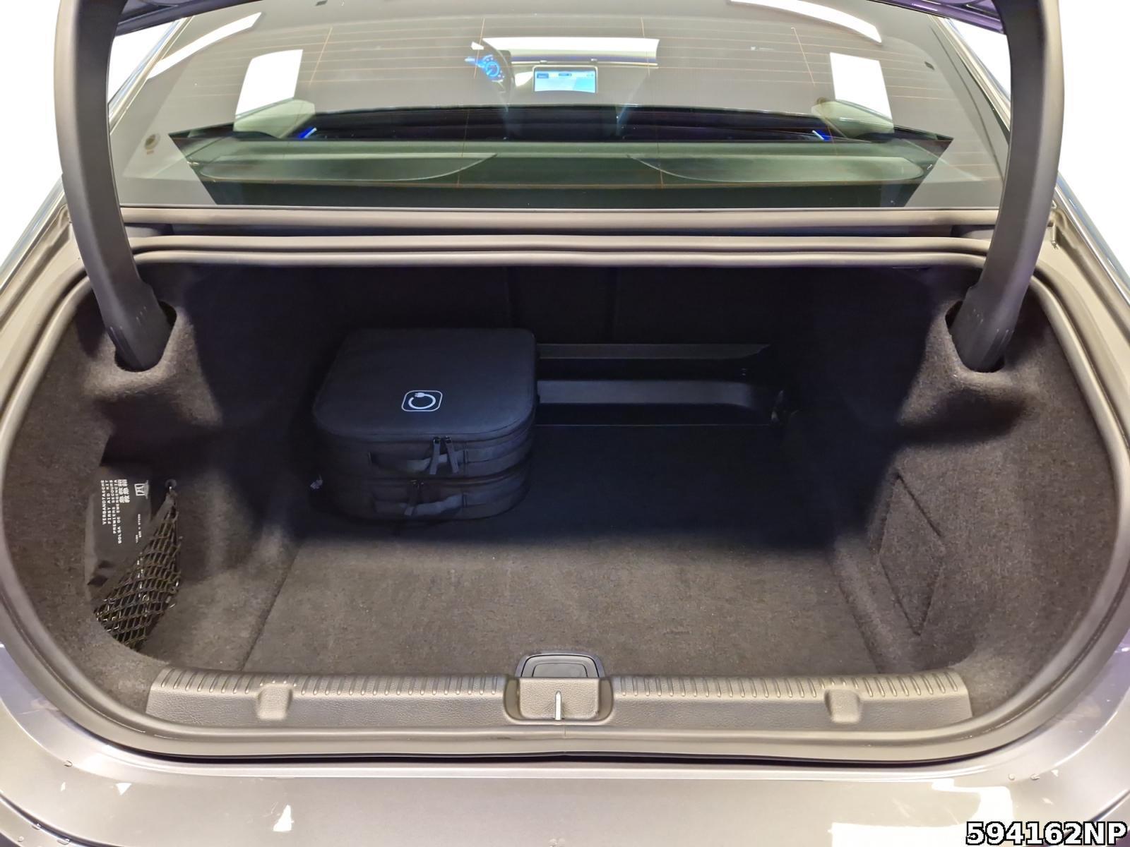 Fahrzeugabbildung Mercedes-Benz EQE Electric Art Distronic LED Memory AHK