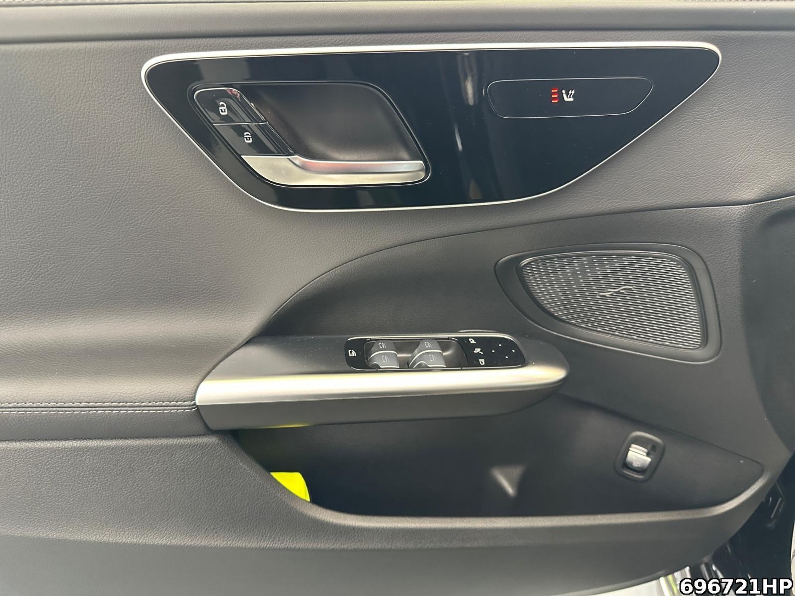 Fahrzeugabbildung Mercedes-Benz C 180 T AMG AHK Ambiente CarPlay Lenkradheiz .