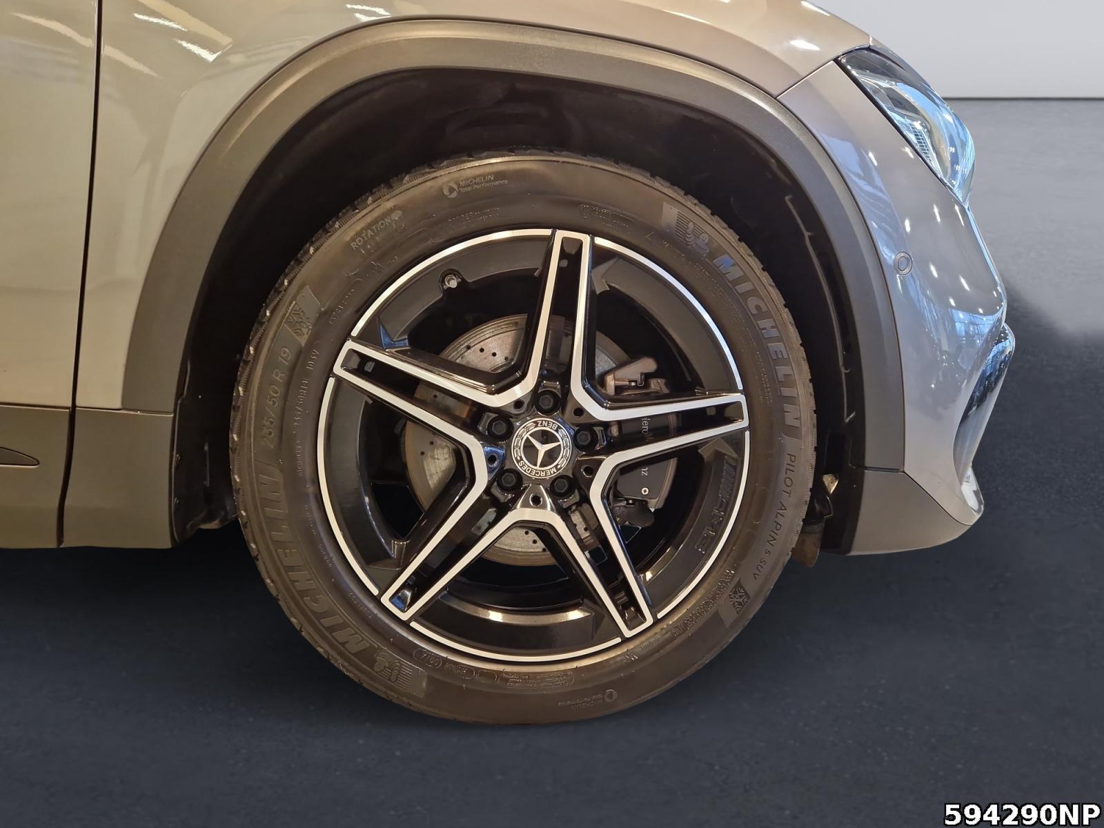 Fahrzeugabbildung Mercedes-Benz GLA 220 d AMG Night Ambiente Kamera LED Keyless