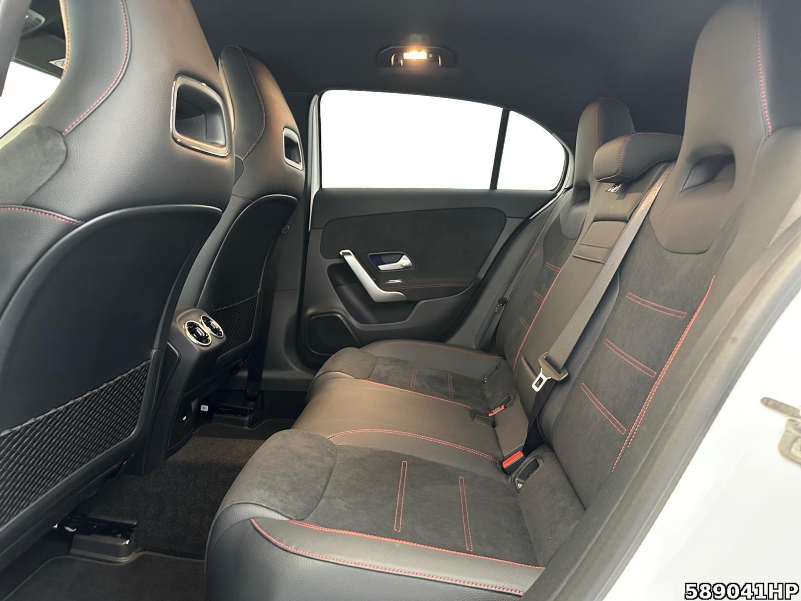 Fahrzeugabbildung Mercedes-Benz A 200 AMG AHK Night Distronic KeylessGO Sitzhzg